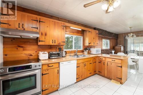 29 Prior Lane, Quinte West, ON - Indoor Photo Showing Kitchen With Double Sink