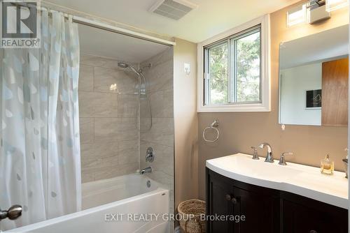 29 Prior Lane, Quinte West, ON - Indoor Photo Showing Bathroom