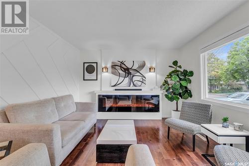 542 Dalhousie Crescent, Saskatoon, SK - Indoor Photo Showing Living Room With Fireplace