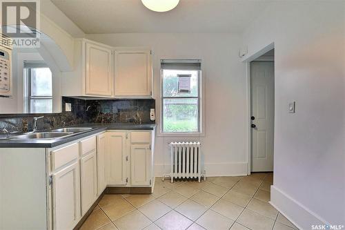 2774 Wallace Street, Regina, SK - Indoor Photo Showing Kitchen With Double Sink