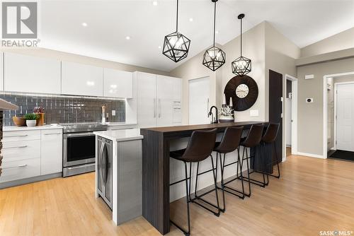 3156 Wimbledon Bay, Regina, SK - Indoor Photo Showing Kitchen With Upgraded Kitchen