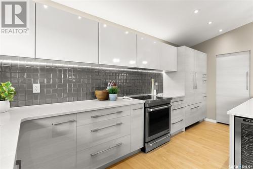 3156 Wimbledon Bay, Regina, SK - Indoor Photo Showing Kitchen With Upgraded Kitchen
