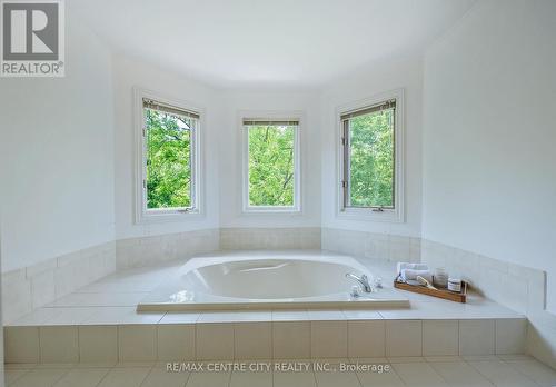 43 Ravine Ridge Way, London, ON - Indoor Photo Showing Bathroom