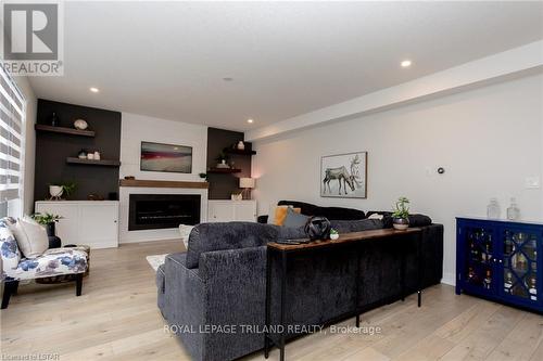 20 Valderrama Lane, St. Thomas, ON - Indoor With Fireplace