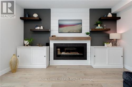 20 Valderrama Lane, St. Thomas, ON - Indoor Photo Showing Living Room With Fireplace