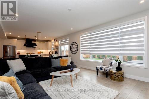 20 Valderrama Lane, St. Thomas, ON - Indoor Photo Showing Living Room