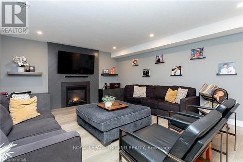 20 Valderrama Lane, St. Thomas, ON - Indoor Photo Showing Living Room With Fireplace