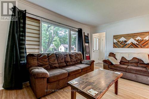 1354 Brydges Street, London, ON - Indoor Photo Showing Living Room