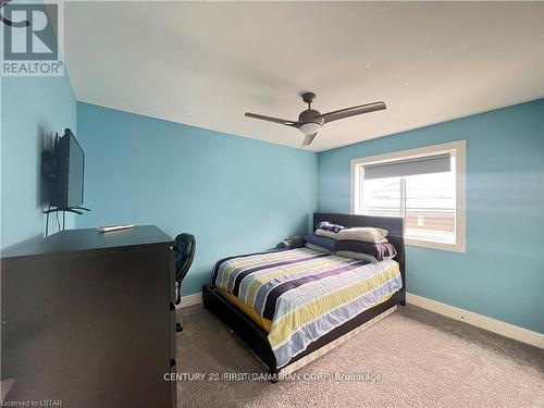 2084 North Routledge Park, London, ON - Indoor Photo Showing Bedroom