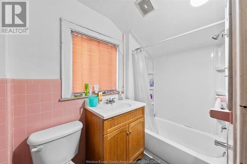 360 Rankin, Windsor, ON - Indoor Photo Showing Bathroom