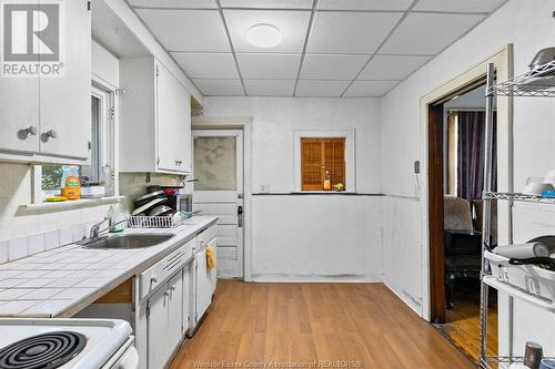 360 Rankin, Windsor, ON - Indoor Photo Showing Kitchen