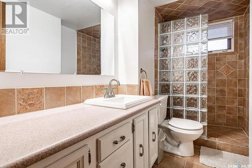 1527 Shannon Crescent, Saskatoon, SK - Indoor Photo Showing Bathroom
