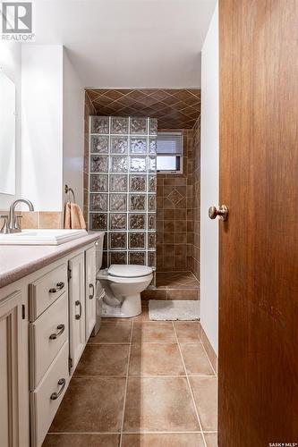 1527 Shannon Crescent, Saskatoon, SK - Indoor Photo Showing Bathroom