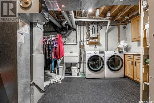 1527 Shannon Crescent, Saskatoon, SK - Indoor Photo Showing Laundry Room