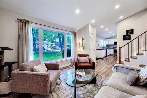 5426 Spruce Avenue, Burlington, ON - Indoor Photo Showing Living Room