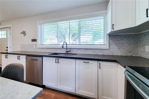 5426 Spruce Avenue, Burlington, ON - Indoor Photo Showing Kitchen