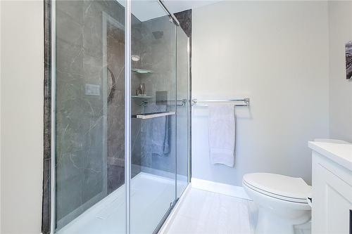 5426 Spruce Avenue, Burlington, ON - Indoor Photo Showing Bathroom