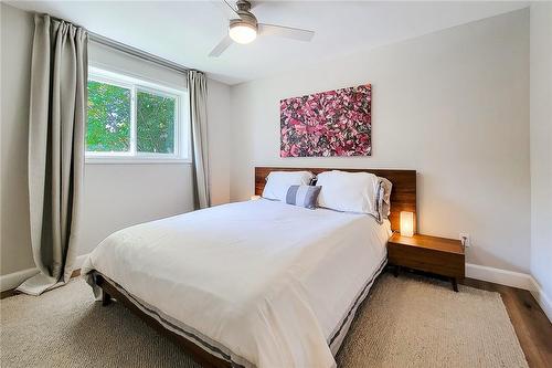5426 Spruce Avenue, Burlington, ON - Indoor Photo Showing Bedroom