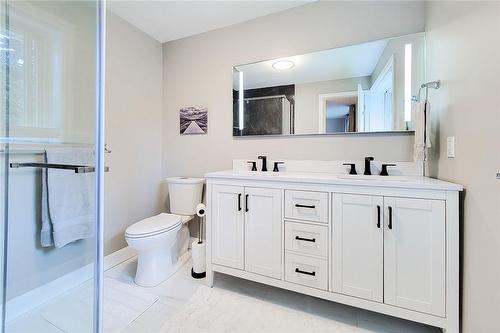 5426 Spruce Avenue, Burlington, ON - Indoor Photo Showing Bathroom