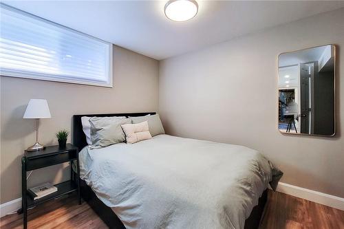 5426 Spruce Avenue, Burlington, ON - Indoor Photo Showing Bedroom