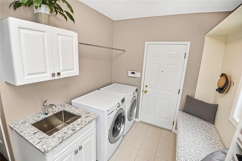 2516 Nicklaus Court, Burlington, ON - Indoor Photo Showing Laundry Room