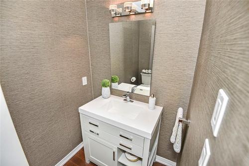 2516 Nicklaus Court, Burlington, ON - Indoor Photo Showing Bathroom
