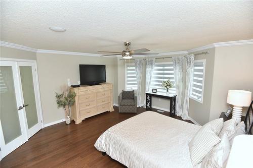 2516 Nicklaus Court, Burlington, ON - Indoor Photo Showing Bedroom