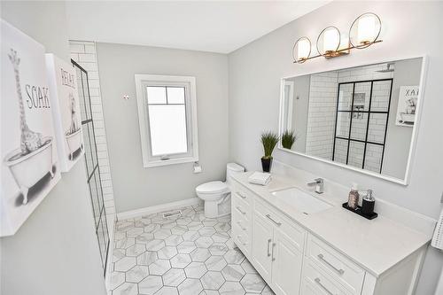 2516 Nicklaus Court, Burlington, ON - Indoor Photo Showing Bathroom