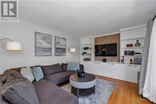 408 Pattie Drive, Carleton Place, ON - Indoor Photo Showing Living Room