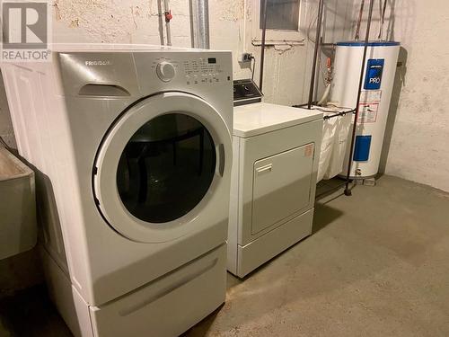 1505 Pine  Avenue, Trail, BC - Indoor Photo Showing Laundry Room