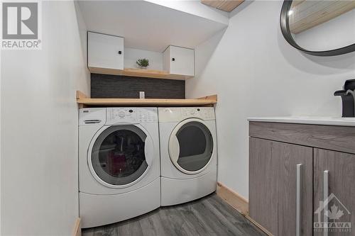 2ND BATHROOM/LAUNDRY ROOM - 267 Joseph Street, Carleton Place, ON - Indoor Photo Showing Laundry Room