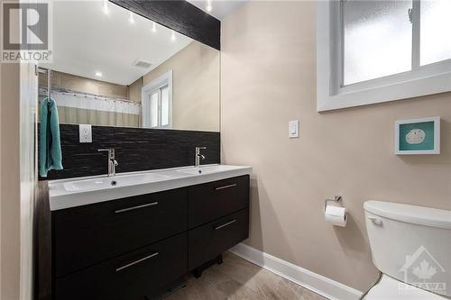 2ND BATHROOM/LAUNDRY ROOM - 267 Joseph Street, Carleton Place, ON - Indoor Photo Showing Bathroom