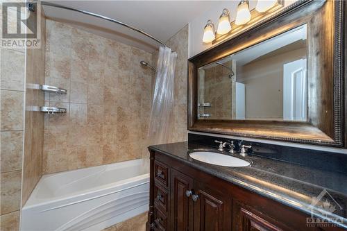 Main Floor 2nd Full Bathroom - 564 Highcroft Avenue, Ottawa, ON - Indoor Photo Showing Bathroom