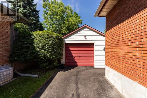Single Car Garage - 564 Highcroft Avenue, Ottawa, ON - Outdoor With Exterior