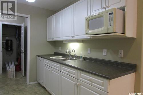 4740 Marigold Drive, Regina, SK - Indoor Photo Showing Kitchen With Double Sink