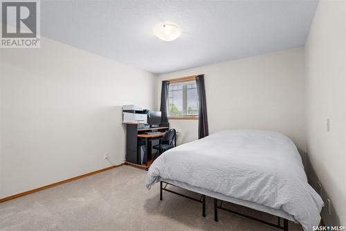 139 Pezer Crescent, Saskatoon, SK - Indoor Photo Showing Bedroom