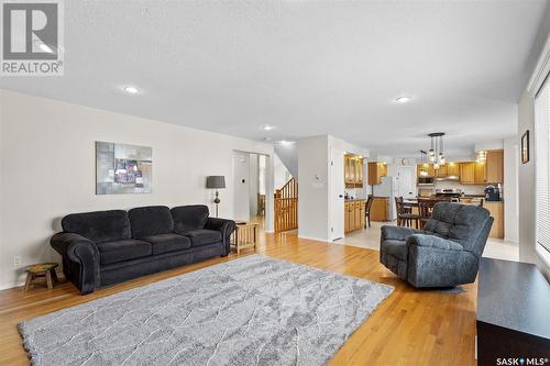 139 Pezer Crescent, Saskatoon, SK - Indoor Photo Showing Living Room
