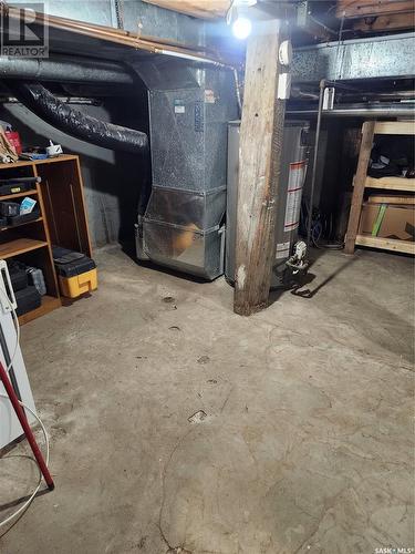 101 Centre Street, Frontier, SK - Indoor Photo Showing Basement