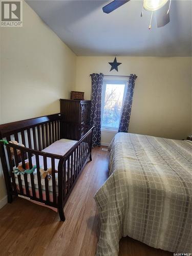 101 Centre Street, Frontier, SK - Indoor Photo Showing Bedroom