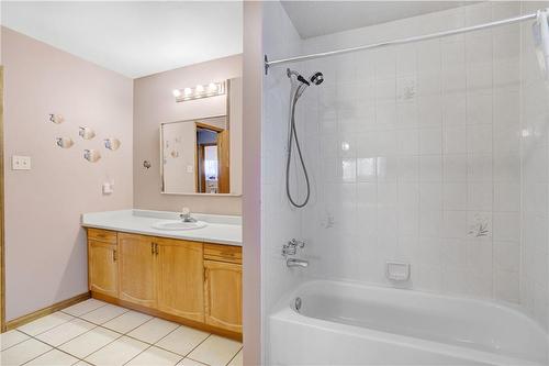 134 Merrilee Crescent, Hamilton, ON - Indoor Photo Showing Bathroom