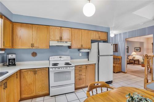134 Merrilee Crescent, Hamilton, ON - Indoor Photo Showing Kitchen