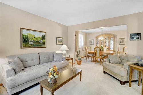 134 Merrilee Crescent, Hamilton, ON - Indoor Photo Showing Living Room