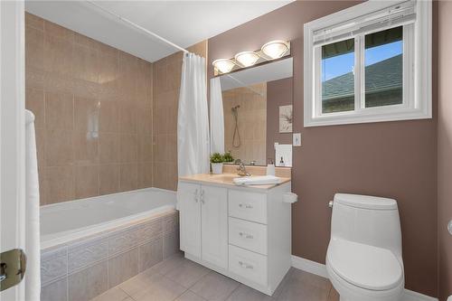 103 Dicenzo Drive, Hamilton, ON - Indoor Photo Showing Bathroom
