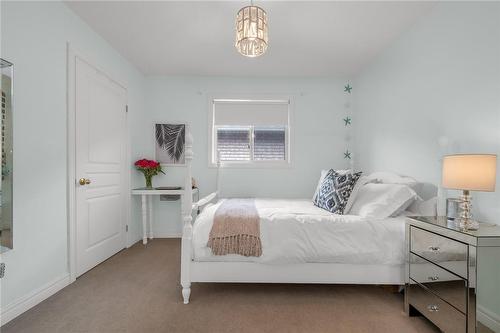 103 Dicenzo Drive, Hamilton, ON - Indoor Photo Showing Bedroom