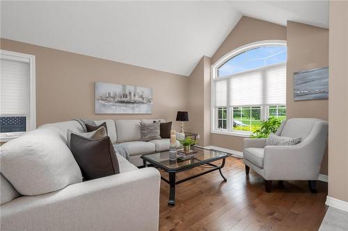 103 Dicenzo Drive, Hamilton, ON - Indoor Photo Showing Living Room