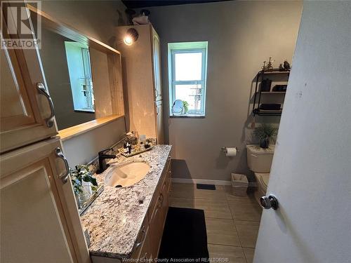 2120 Lesperance Avenue, Tecumseh, ON - Indoor Photo Showing Bathroom