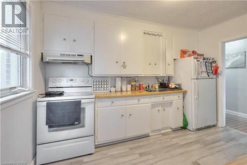 524 Krug Street, Kitchener, ON - Indoor Photo Showing Kitchen