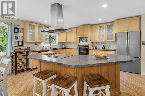 504 Stanley Crescent, Kelowna, BC - Indoor Photo Showing Kitchen With Double Sink