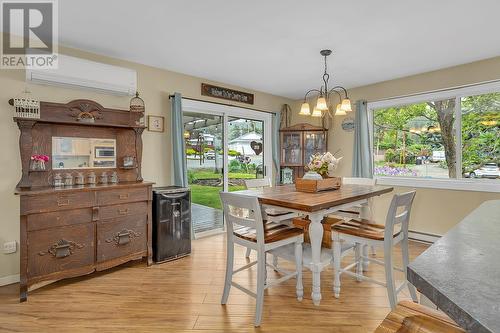 504 Stanley Crescent, Kelowna, BC - Indoor Photo Showing Dining Room