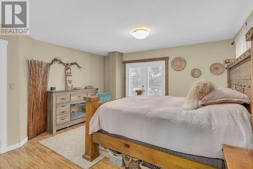 504 Stanley Crescent, Kelowna, BC - Indoor Photo Showing Bedroom